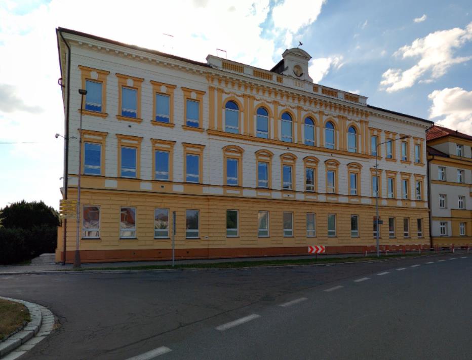 Základní škola Holubova*